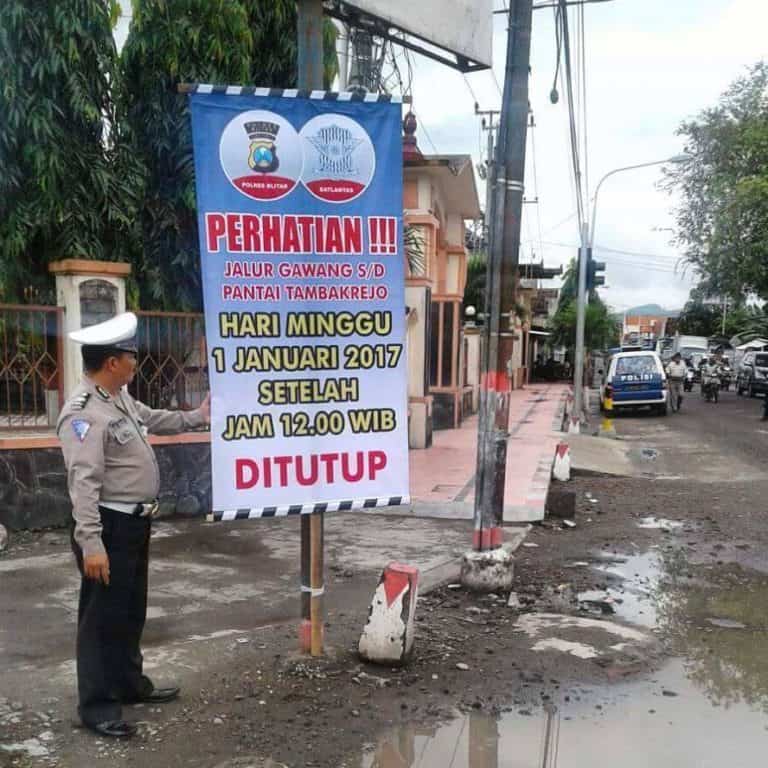 Penutupan Jalan Menuju Tambakrejo