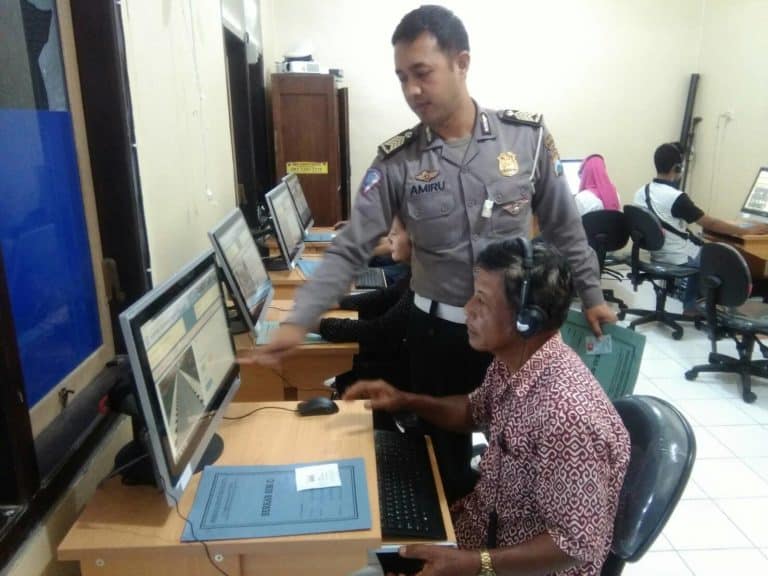 Sosialisasi SIM Online di Blitar