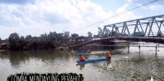 Lomba Dayung di Sungai Brantas.
