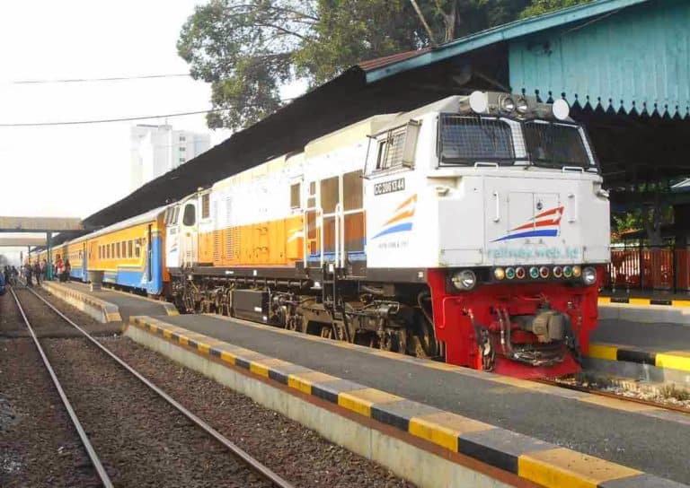 kereta api. foto mudikgratis com