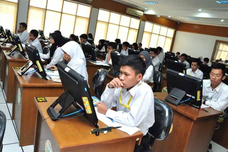peserta ujian CPNS tahun 2014. Foto oleh Radar Online
