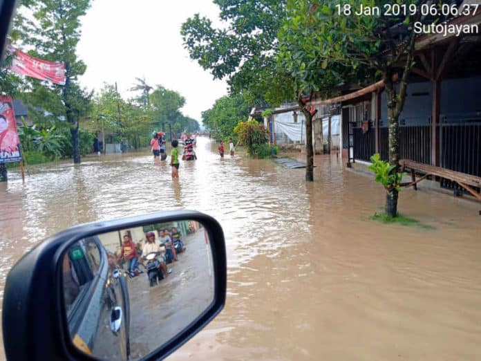 Banjir di Sutojayan