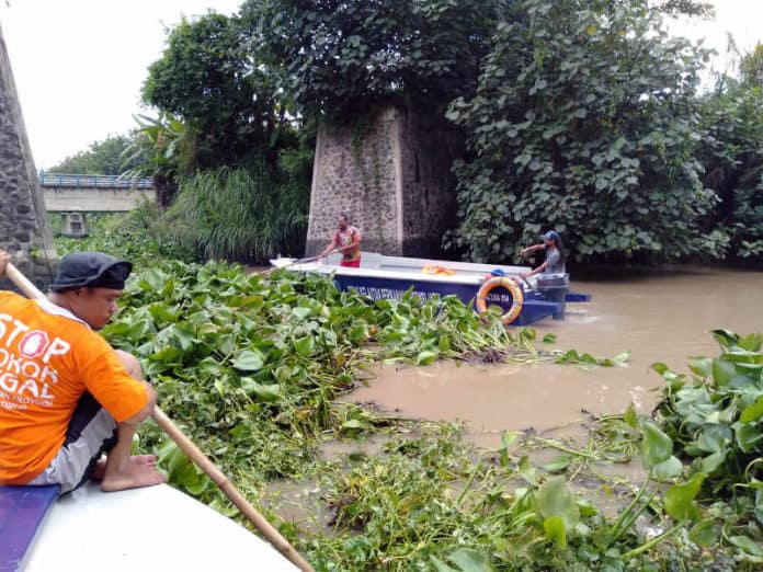 Bersih Sungai Bogel Sutojayan