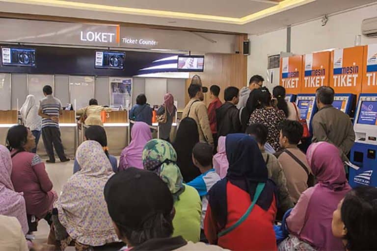 Ilustrasi Pemesanan TiketKereta Api Mudik dari Sindonews com