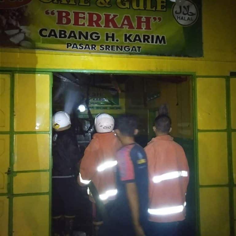 Warung Sate & Gule "Berkah" di Srengat hangus terbakar. Foto oleh Damkar Kab. Blitar