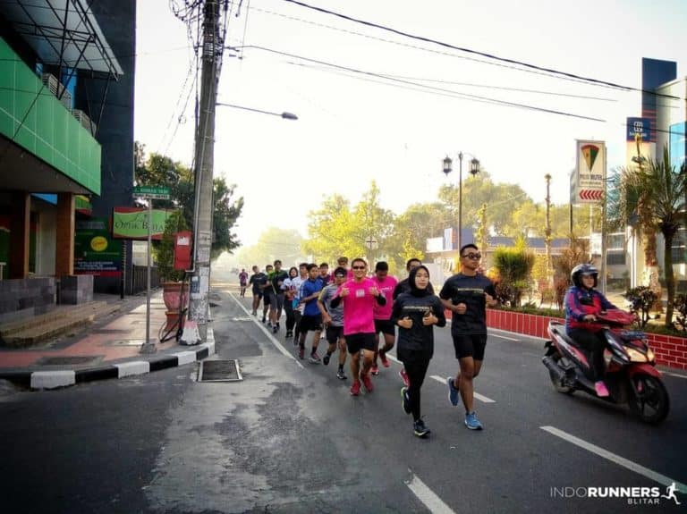 Ilustrasi olahraga lari dari instagram @blitarrunners