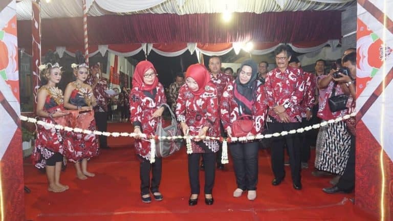 Peresmian Monumen Batik Kembang Turi oleh Sekda Kota Blitar