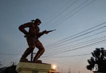Patung Supriyadi di depan stadion Kota Blitar