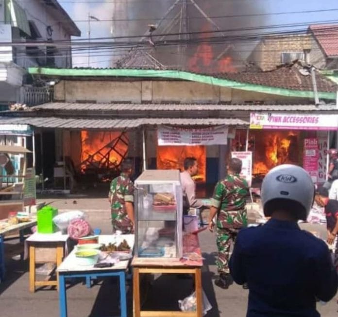 Kebakaran di Sutojayan Kab. Blitar