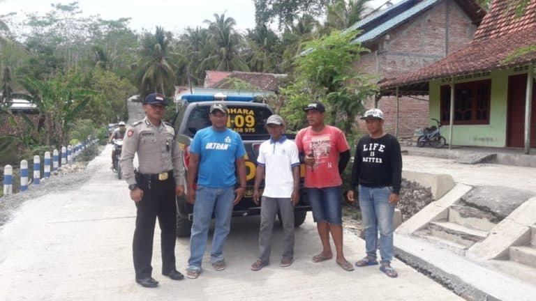 Akses ke Pantai Pangi lewat Desa Tumpakkepuh. Foto kiriman dari Ferdika Wiratama Yudha‎
