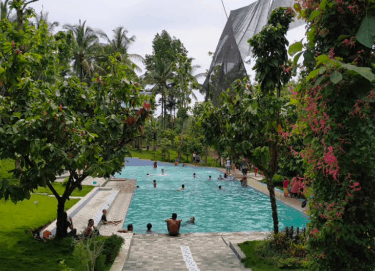 Kolam Renang Sinyo Kamulyan Tegalasri Kec. Wlingi. Foto oleh Audy Eka Putra