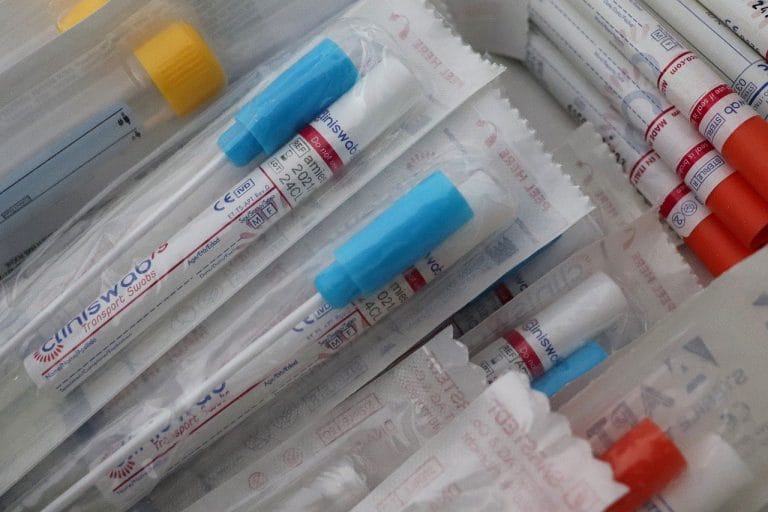 ilustrasi swab pcr test. sumber: pixabay