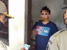 Satpol PP Kabupaten Blitar Memeriksa KTP Pengunjung Hotel