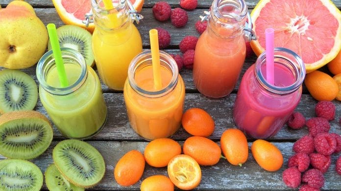 Jus buah-buahan, salah satu makanan untuk meningkatkan daya tahan tubuh. Foto: Pixabay