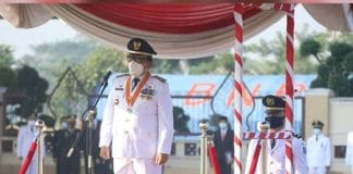 Bupati Blitar Drs. H. Rijanto,MM Memimpin Upacara Bendera HUT RI ke 75