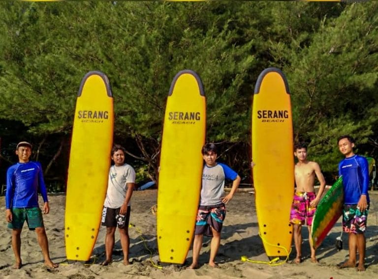 Surf Lesson di Pantai Serang Kabupaten Blitar. Foto: Pemkab Blitar