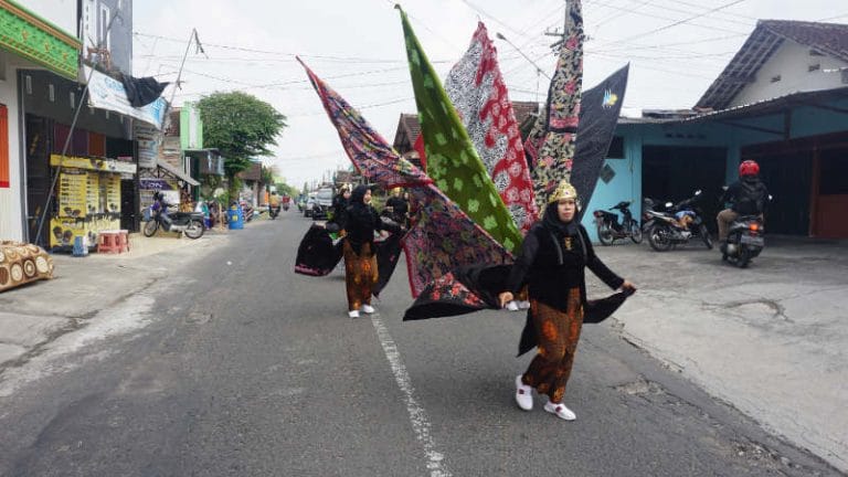 kirab budaya mbah moedjair