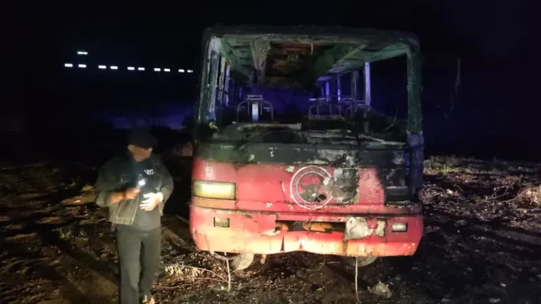 Bus dibakar bocah sd