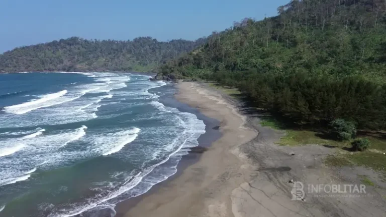 Pantai Jolosutro Blitar